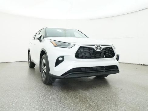 New 2026 Toyota Highlander XLE image 30