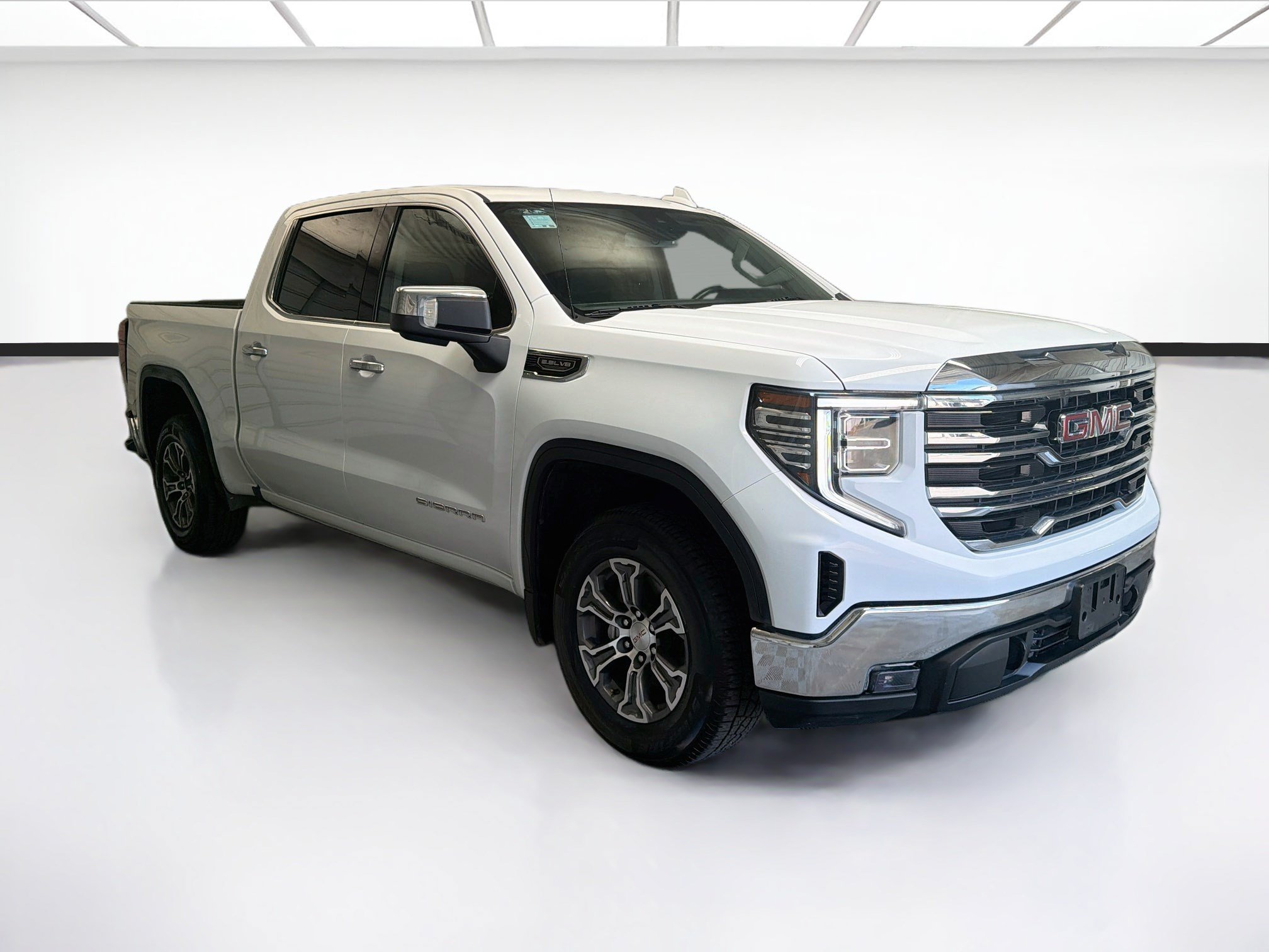 Used 2025 GMC Sierra 1500 SLT RWD image 3