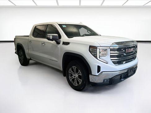 Used 2025 GMC Sierra 1500 SLT RWD image 3