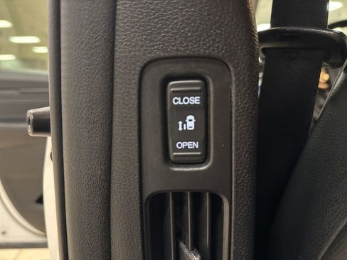 Used 2022 Honda Odyssey Elite image 18