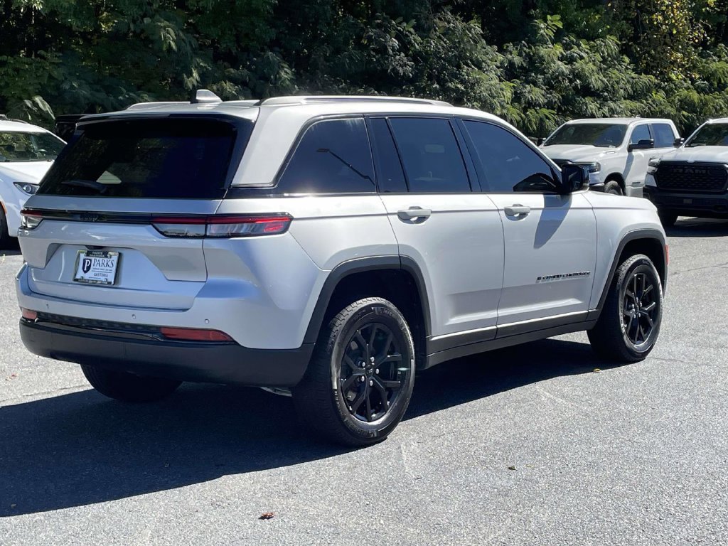 Certified 2024 Jeep Grand Cherokee Altitude RWD image 8