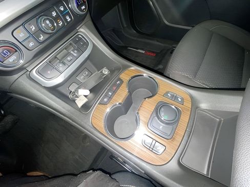 Used 2023 GMC Acadia SLE w/ Driver Convenience Package FWD image 49