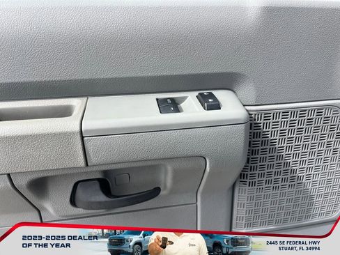 Used 2022 Ford E-350 and Econoline 350 Super Duty w/ Power Windows & Locks Group image 17