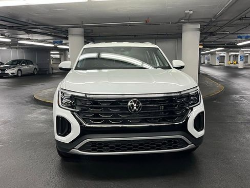 Used 2025 Volkswagen Atlas Cross Sport SE image 31