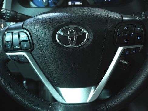 Used 2020 Toyota Sienna XLE Premium AWD/4WD image 21