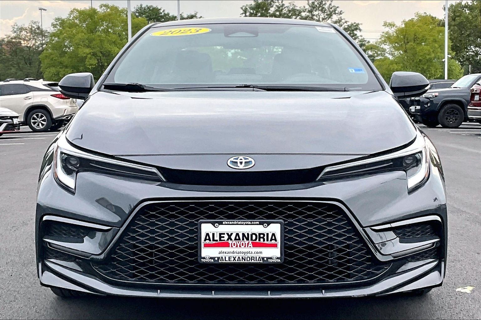 Used 2023 Toyota Corolla SE FWD image 3