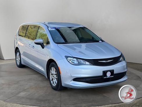 Used 2022 Chrysler Voyager LX image 1