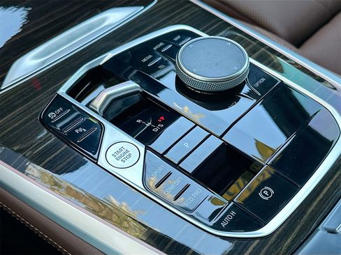 Used 2024 BMW X5 sDrive40i w/ Premium Package image 17