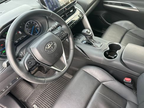 Used 2021 Toyota Venza Limited image 10
