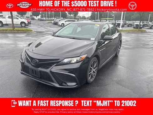 Used 2023 Toyota Camry SE FWD image 1