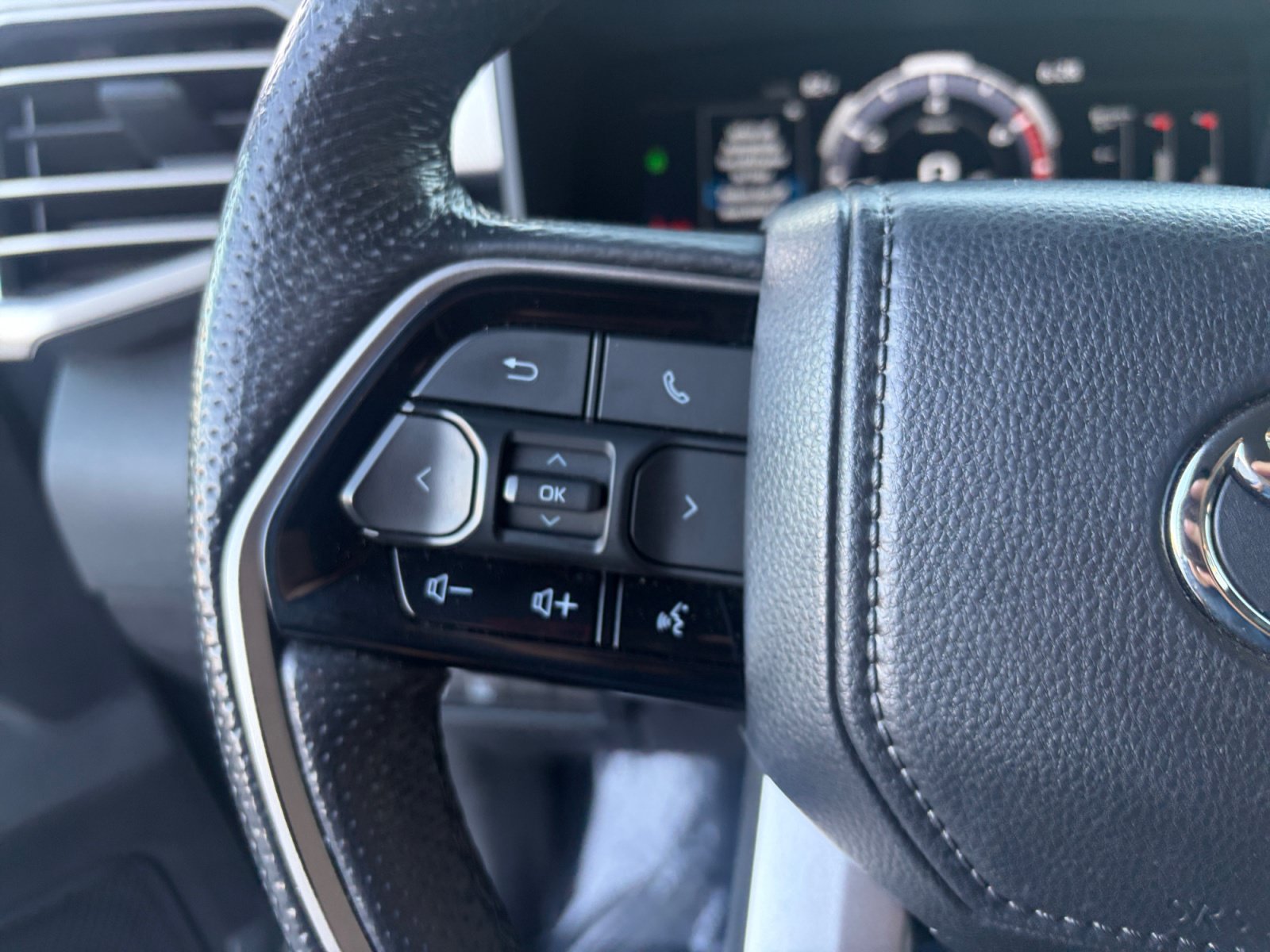 Used 2024 Toyota Tundra Limited AWD/4WD image 10