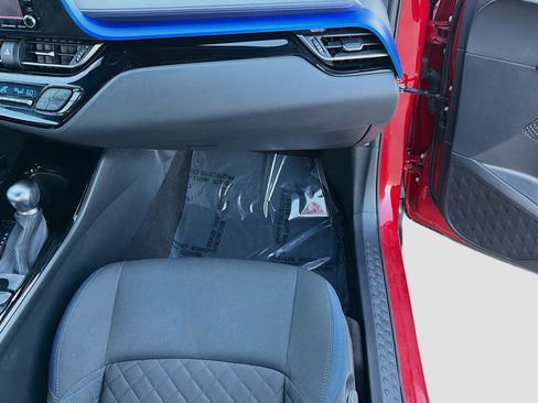 Used 2021 Toyota C-HR XLE FWD image 17