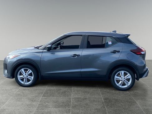 Used 2022 Nissan Kicks S w/ Interior Electronics Package FWD image 2