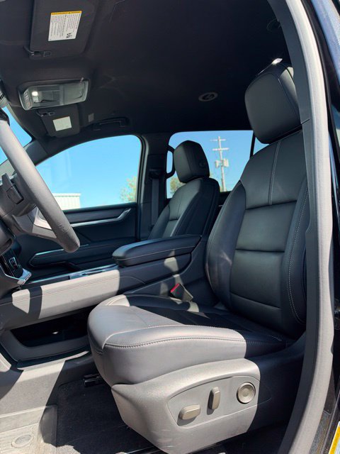 Used 2025 GMC Acadia Elevation w/ Elevation Premium Package FWD image 17