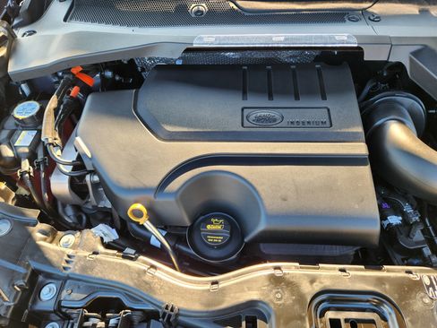 New 2025 Land Rover Discovery Sport Dynamic SE image 31