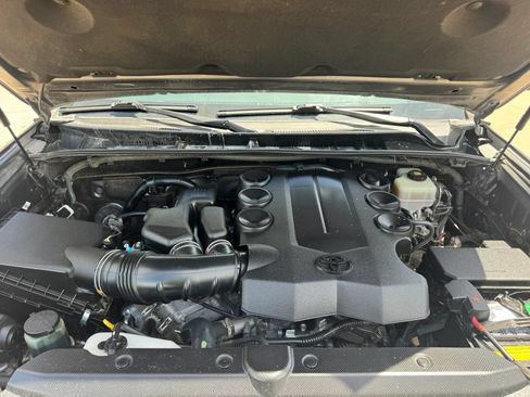 Used 2017 Toyota 4Runner SR5 AWD/4WD image 40