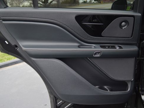 Used 2025 Lincoln Aviator Reserve w/ Jet Appearance Package image 28