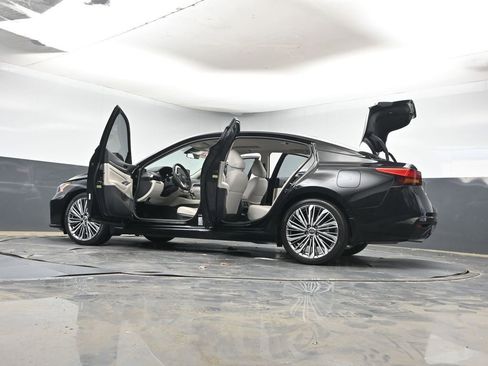 Used 2024 Nissan Altima 2.5 SL FWD image 43