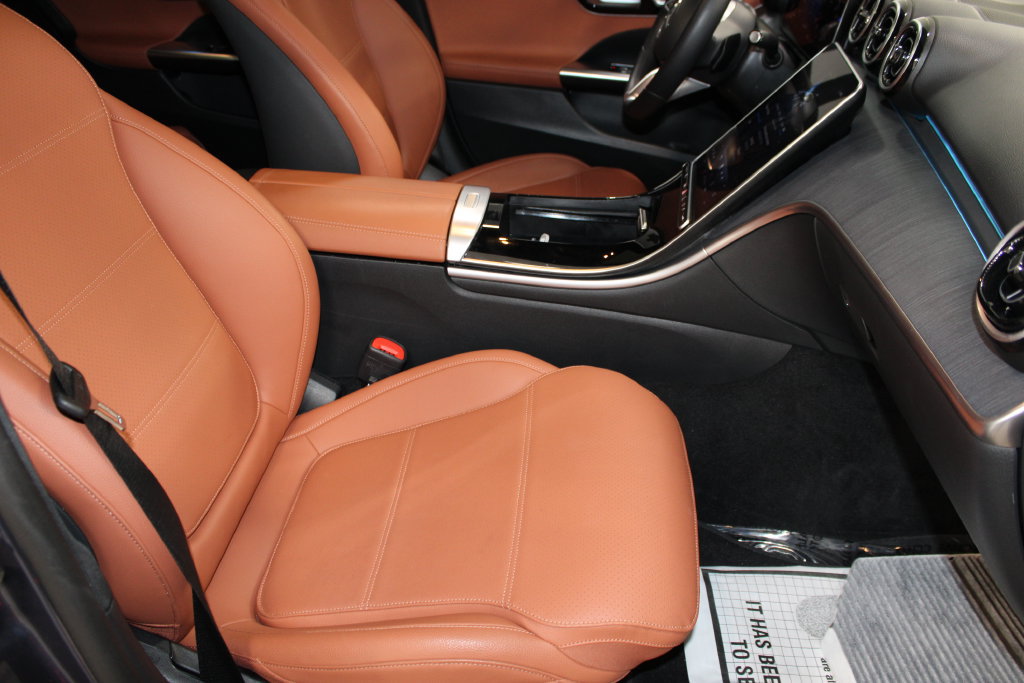 Used 2024 Mercedes-Benz C 300 Sedan image 27