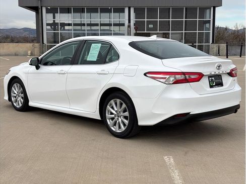 Used 2019 Toyota Camry LE image 6