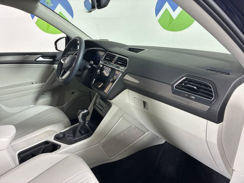 Used 2022 Volkswagen Tiguan SE image 30