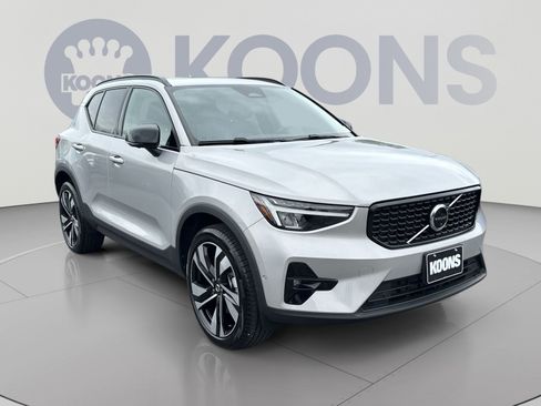 Used 2023 Volvo XC40 B5 Plus w/ Protection Package Premier AWD/4WD image 18