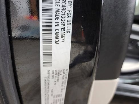 Used 2023 Chrysler Pacifica Limited FWD image 45