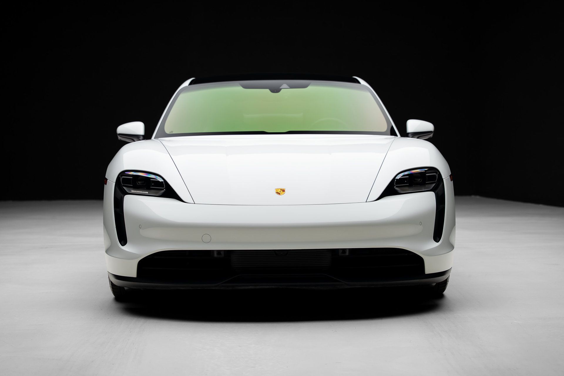 Used 2022 Porsche Taycan RWD image 8