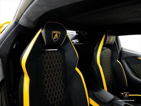 Used 2024 Lamborghini Revuelto AWD/4WD image 45