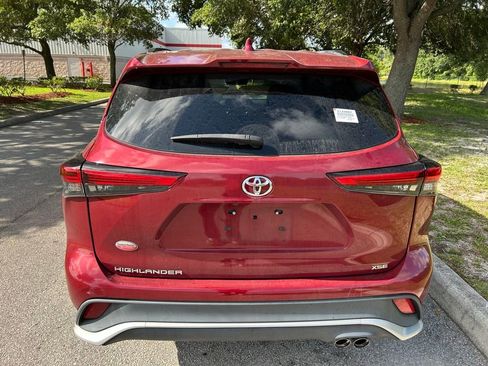 Used 2022 Toyota Highlander XSE FWD image 5