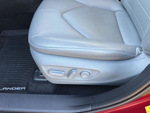 Certified 2020 Toyota Highlander XLE image 28