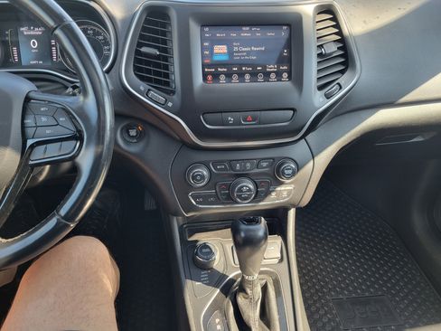 Used 2020 Jeep Cherokee Latitude Plus AWD/4WD image 12