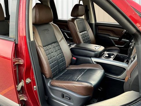 Used 2018 Nissan Titan Platinum Reserve image 29