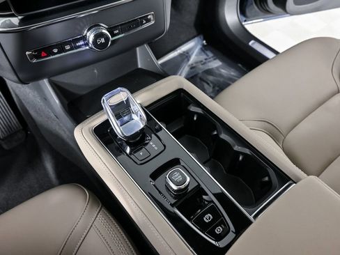 Certified 2025 Volvo XC90 B5 Core w/ Climate Package image 18