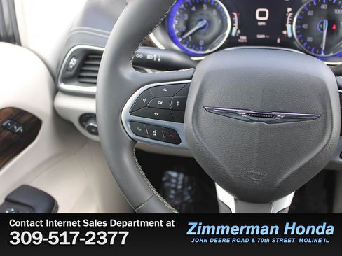 Used 2023 Chrysler Pacifica Limited image 15