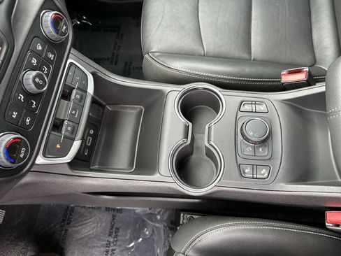 Used 2024 GMC Terrain SLT FWD image 21