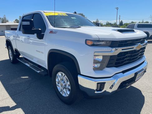 Used 2024 Chevrolet Silverado 3500 LT w/ All Star Edition AWD/4WD image 3