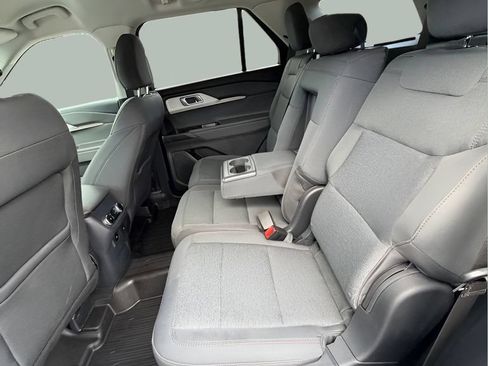 Used 2025 Ford Explorer Active AWD/4WD image 14
