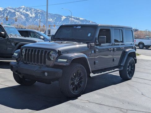 Used 2021 Jeep Wrangler Unlimited Sahara AWD/4WD image 9