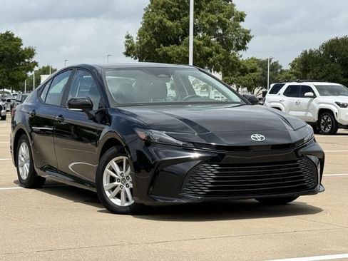 Used 2025 Toyota Camry LE FWD image 2