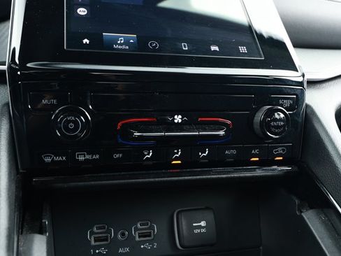 Used 2023 Jeep Grand Cherokee L Laredo RWD image 19