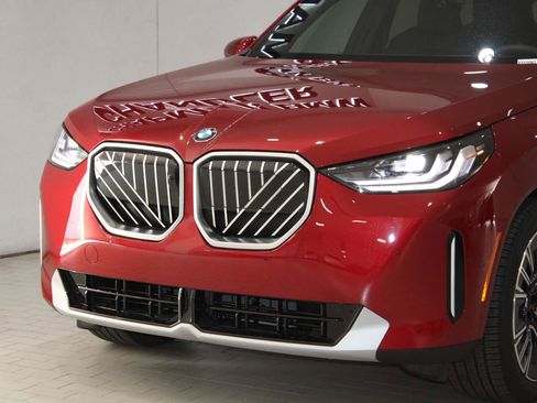 Used 2025 BMW X3 xDrive30i w/ Premium Package image 2