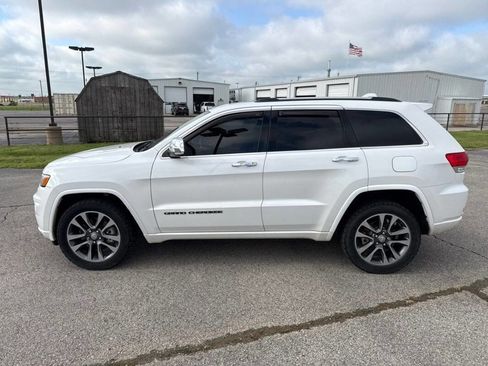 Used 2017 Jeep Grand Cherokee Overland AWD/4WD image 4