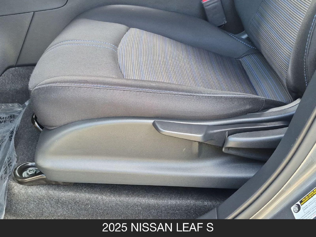 Used 2025 Nissan Leaf S FWD image 15