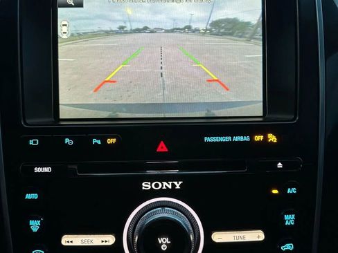 Used 2016 Ford Explorer Platinum image 30