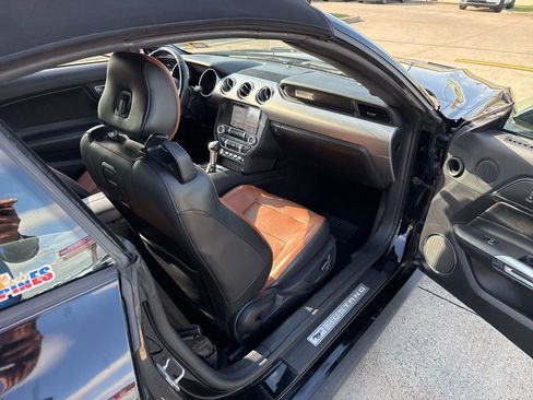 Used 2019 Ford Mustang Premium RWD image 12