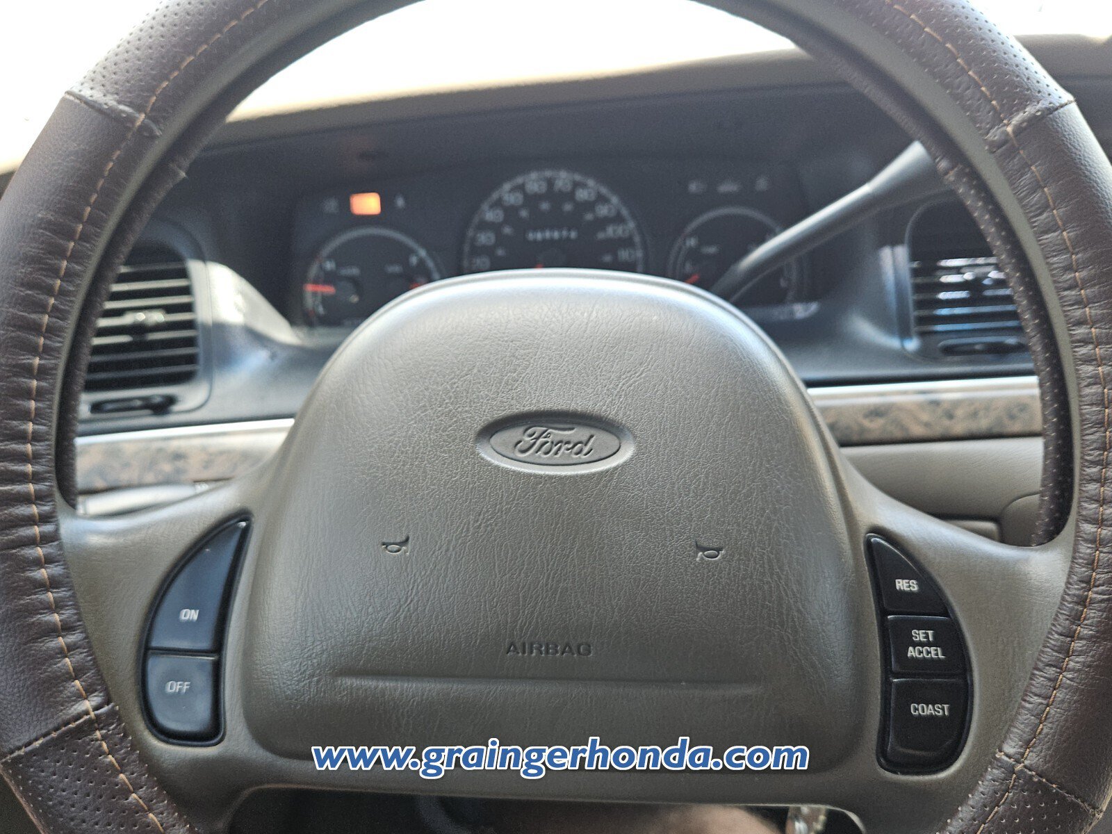 Used 2000 Ford Crown Victoria RWD image 18