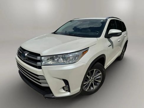 Used 2017 Toyota Highlander XLE AWD/4WD image 1