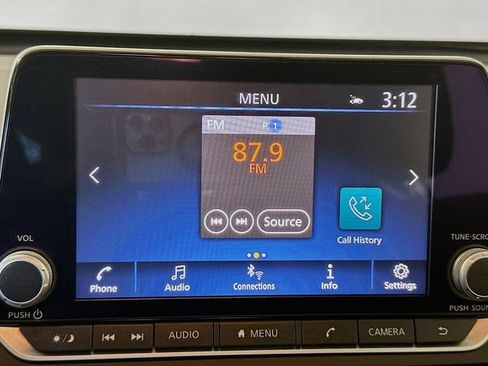 Used 2025 Nissan Altima 2.5 SV FWD image 15