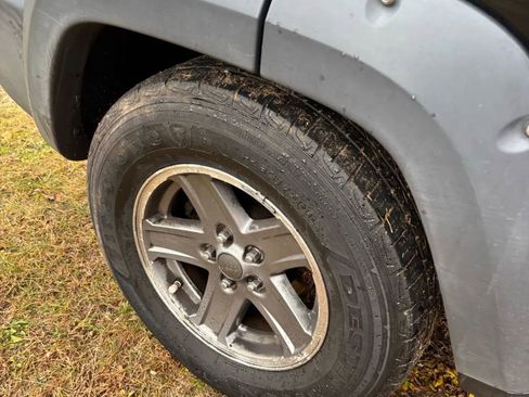 Used 2005 Jeep Liberty Renegade image 30